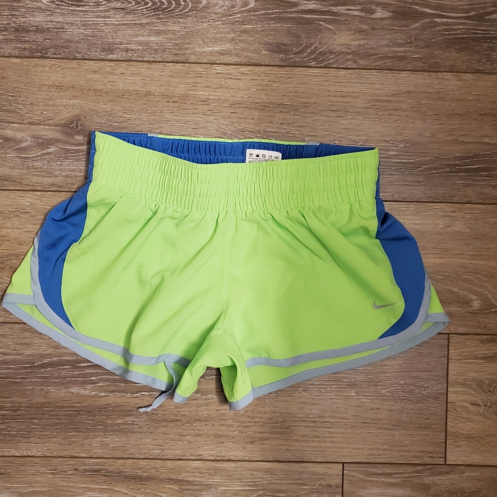 Womens Nike short sz S
